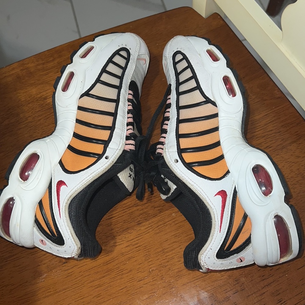 Nike Air Max Tailwind 4 Shoes White Orange Black. Size 8.5